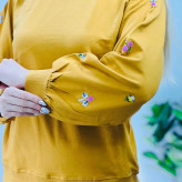 بلوز زنانه آستین پفی گلدوزی